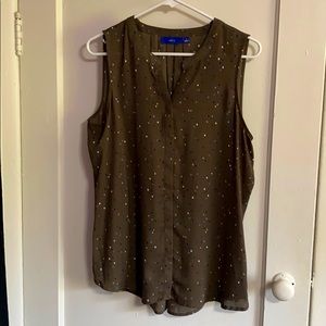 Apt 9 sleeveless blouse. Size large. Army green.